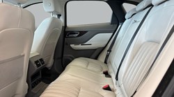 2017 (17) JAGUAR F-PACE 2.0d Portfolio 5dr Auto AWD 3101893