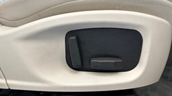 2017 (17) JAGUAR F-PACE 2.0d Portfolio 5dr Auto AWD 3101902