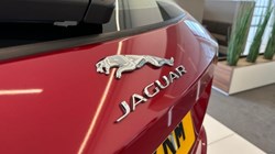 2017 (17) JAGUAR F-PACE 2.0d Portfolio 5dr Auto AWD 3101931