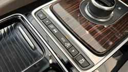 2017 (17) JAGUAR F-PACE 2.0d Portfolio 5dr Auto AWD 3101914