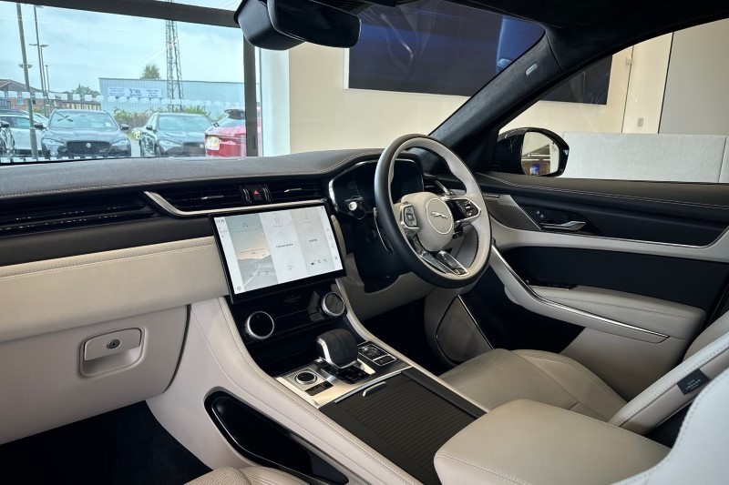 2024 (24) JAGUAR F-PACE 2.0 D200 R-Dynamic HSE Black 5dr Auto AWD 3431241