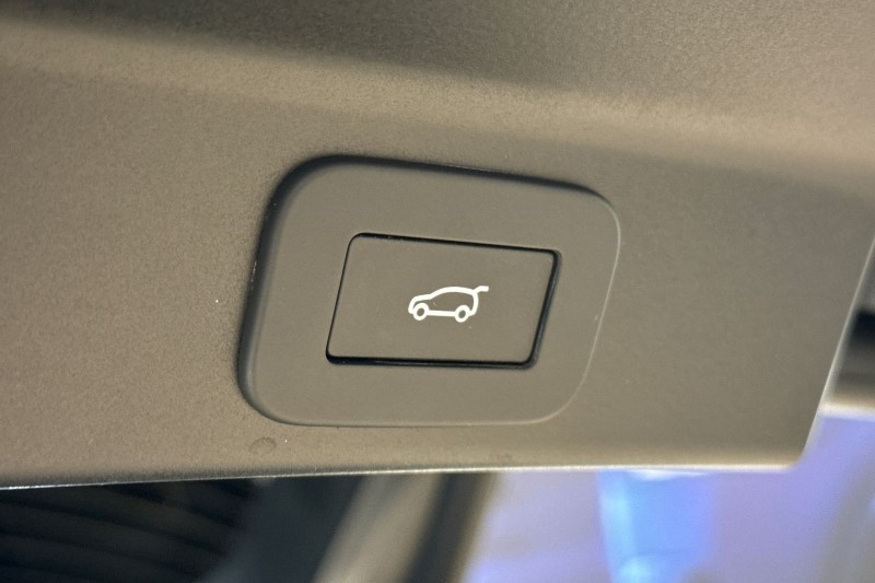 2024 (24) JAGUAR F-PACE 2.0 D200 R-Dynamic HSE Black 5dr Auto AWD 3431243