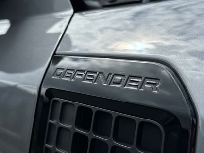 2021 (21) LAND ROVER DEFENDER 3.0 D300 X-Dynamic SE 110 5dr Auto