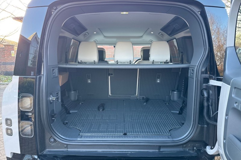 2025 (75) LAND ROVER DEFENDER 3.0 D350 X-Dynamic HSE 110 5dr Auto [6 Seat] 5129207