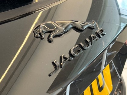 2022 (22) JAGUAR F-PACE 2.0 D200 R-Dynamic SE 5dr Auto AWD
