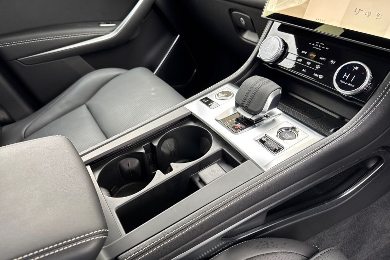 2024 (74) JAGUAR F-PACE 2.0 D200 R-Dynamic HSE Black 90th Anniv 5dr Auto 5060794