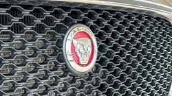 2018 (18) JAGUAR F-PACE 2.0d Prestige 5dr AWD 3126044