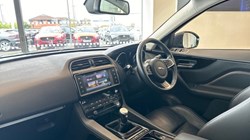 2018 (18) JAGUAR F-PACE 2.0d Prestige 5dr AWD 3126038