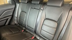 2018 (18) JAGUAR F-PACE 2.0d Prestige 5dr AWD 3126036