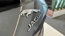 2018 (18) JAGUAR F-PACE 2.0d Prestige 5dr AWD 3126048