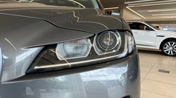 2018 (18) JAGUAR F-PACE 2.0d Prestige 5dr AWD 3126043