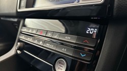 2018 (18) JAGUAR F-PACE 2.0d Prestige 5dr AWD 3126030