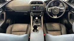 2018 (18) JAGUAR F-PACE 2.0d Prestige 5dr AWD 3126015