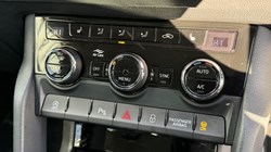 2019 (19) SKODA KAROQ 1.6 TDI SE L 5dr 4987051