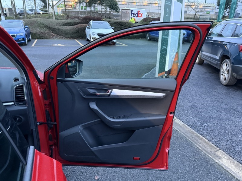 2023 (23) SKODA KAROQ 1.5 TSI SE Drive 5dr 5035985