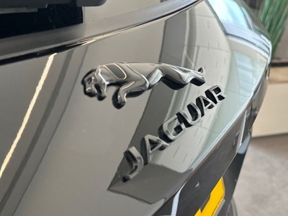 2022 (22) JAGUAR F-PACE 2.0 D200 R-Dynamic Black 5dr Auto AWD