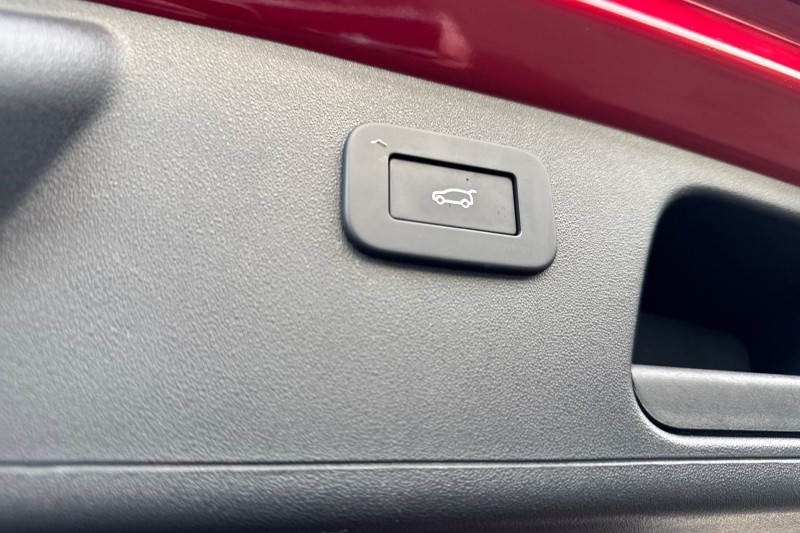 2022 (72) JAGUAR E-PACE 1.5 P300e R-Dynamic SE 5dr Auto 5075030