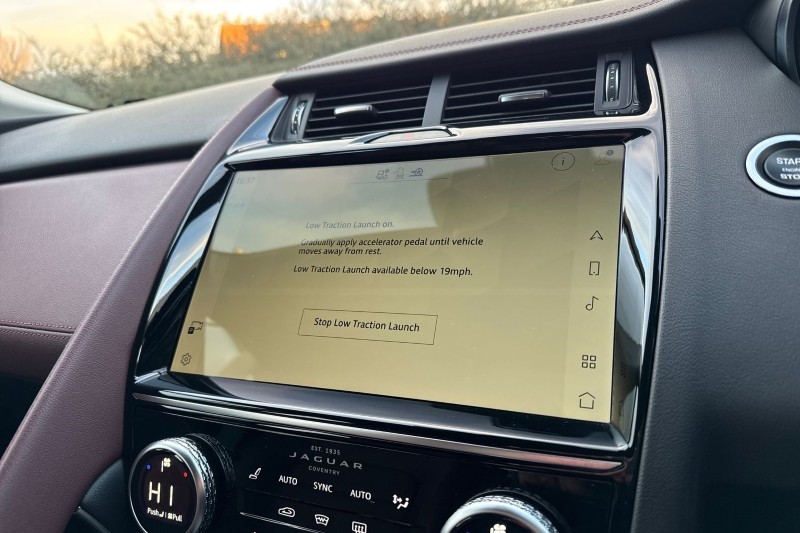 2022 (72) JAGUAR E-PACE 1.5 P300e R-Dynamic SE 5dr Auto 5075026