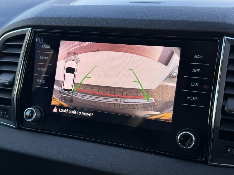 2018 (18) SKODA KAROQ 1.6 TDI SE L 5dr DSG 5063015