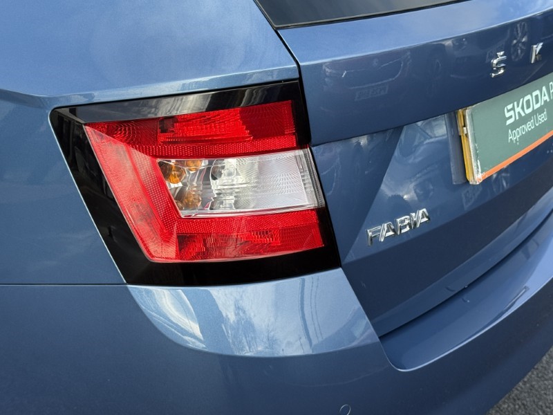 2020 (20) SKODA FABIA 1.0 TSI SE Drive 5dr 5122925