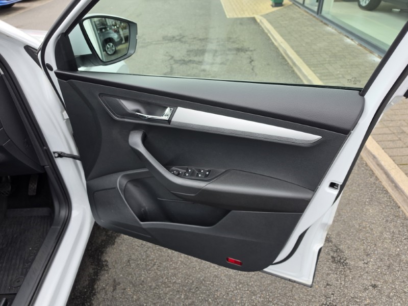 2023 (73) SKODA KAROQ 1.5 TSI SE Drive 5dr 5182334