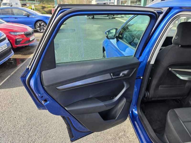 2021 (21) SKODA KAROQ 1.5 TSI SE Drive 5dr 5175809