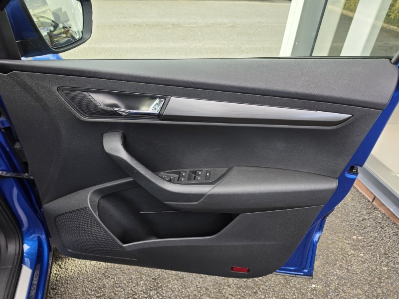 2021 (21) SKODA KAROQ 1.5 TSI SE Drive 5dr 5168460