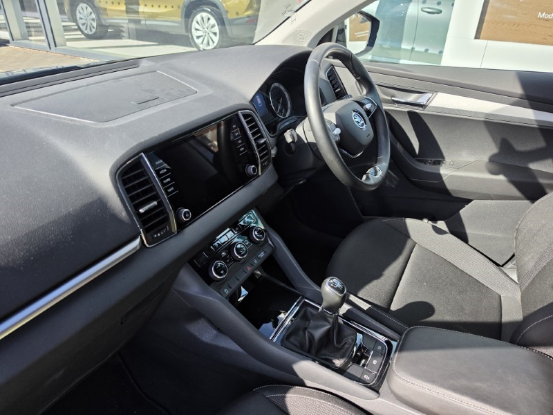 2022 (22) SKODA KAROQ 1.5 TSI SE Drive 5dr 5186806
