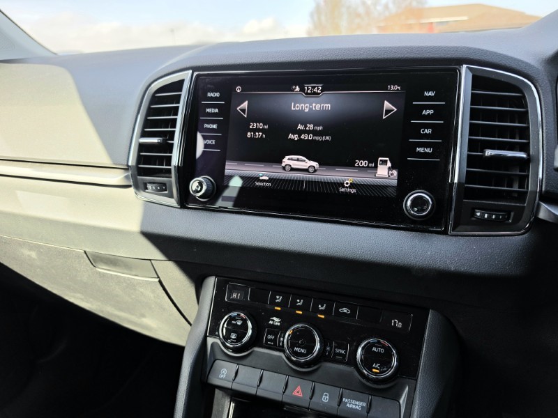 2022 (22) SKODA KAROQ 1.5 TSI SE Drive 5dr 5186833