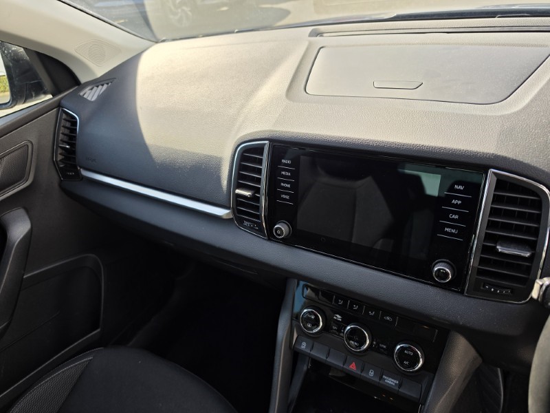 2022 (22) SKODA KAROQ 1.5 TSI SE Drive 5dr 5186811