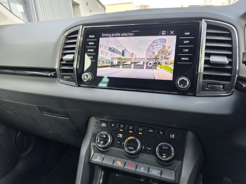 2023 (23) SKODA KAROQ 2.0 TDI SE L 5dr 5204400