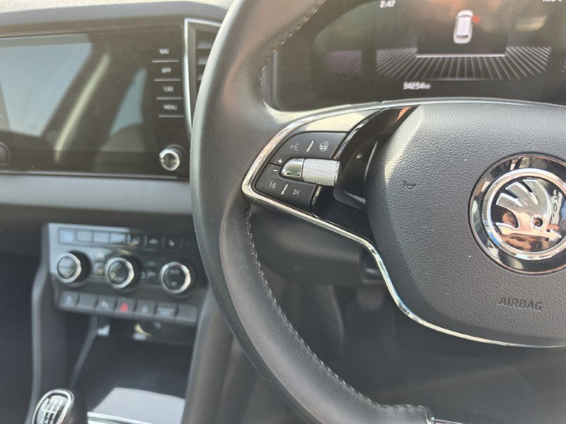 2023 (23) SKODA KAROQ 2.0 TDI SE L 5dr 5204376