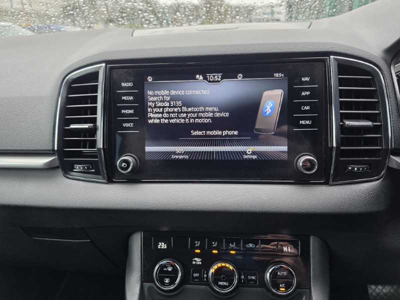2022 (72) SKODA KAROQ 1.5 TSI SE Drive 5dr DSG 5214127