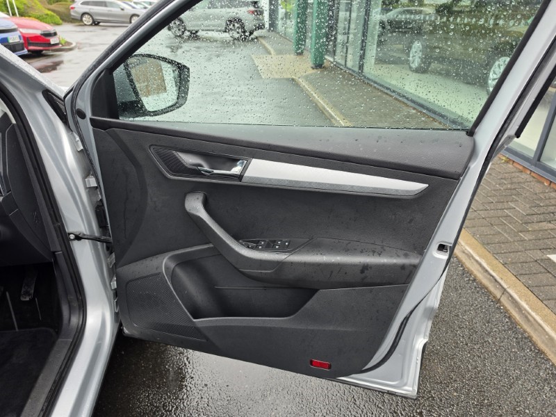 2022 (72) SKODA KAROQ 1.5 TSI SE Drive 5dr DSG 5214102