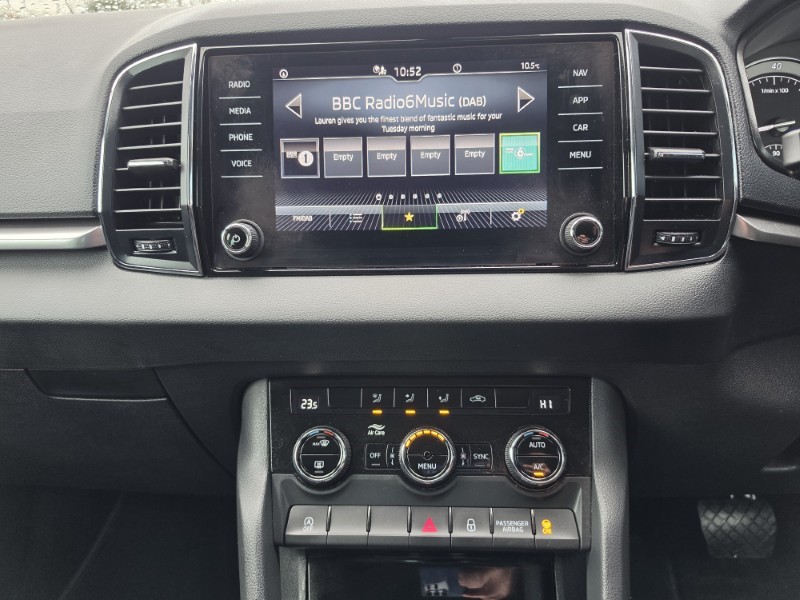 2022 (72) SKODA KAROQ 1.5 TSI SE Drive 5dr DSG 5214125