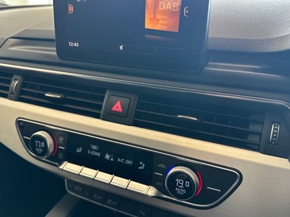 2017 (17) AUDI A4 2.0 TDI S Line 5dr