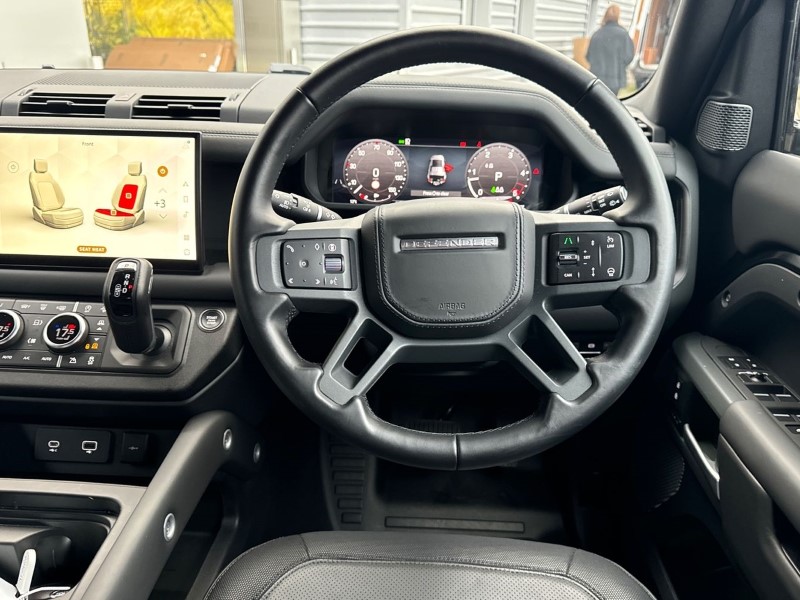 2024 (24) LAND ROVER DEFENDER 3.0 D300 X-Dynamic HSE 110 5dr Auto 3635326