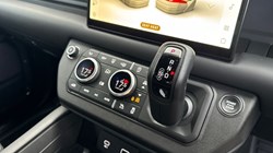 2024 (24) LAND ROVER DEFENDER 3.0 D300 X-Dynamic HSE 110 5dr Auto 3635339