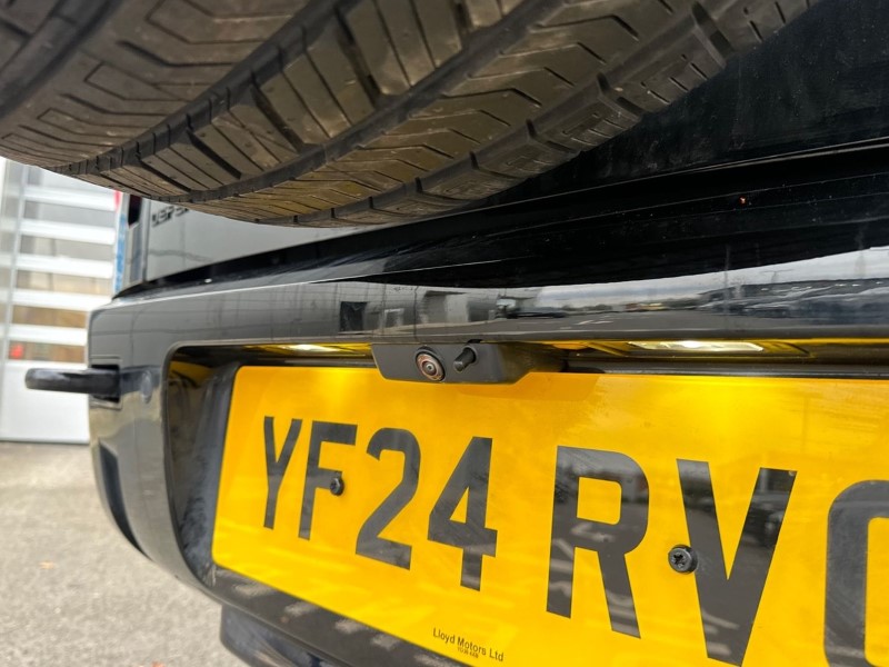 2024 (24) LAND ROVER DEFENDER 3.0 D300 X-Dynamic HSE 110 5dr Auto 3635403