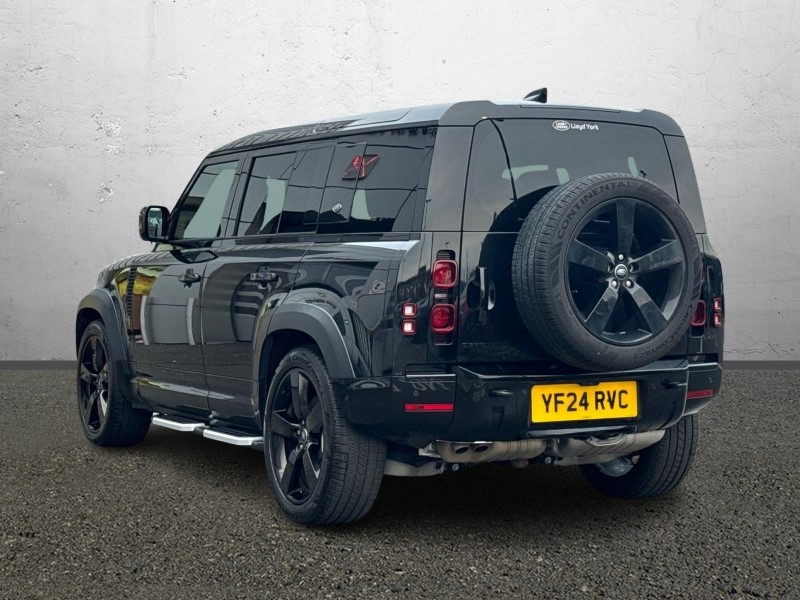 2024 (24) LAND ROVER DEFENDER 3.0 D300 X-Dynamic HSE 110 5dr Auto 3635310