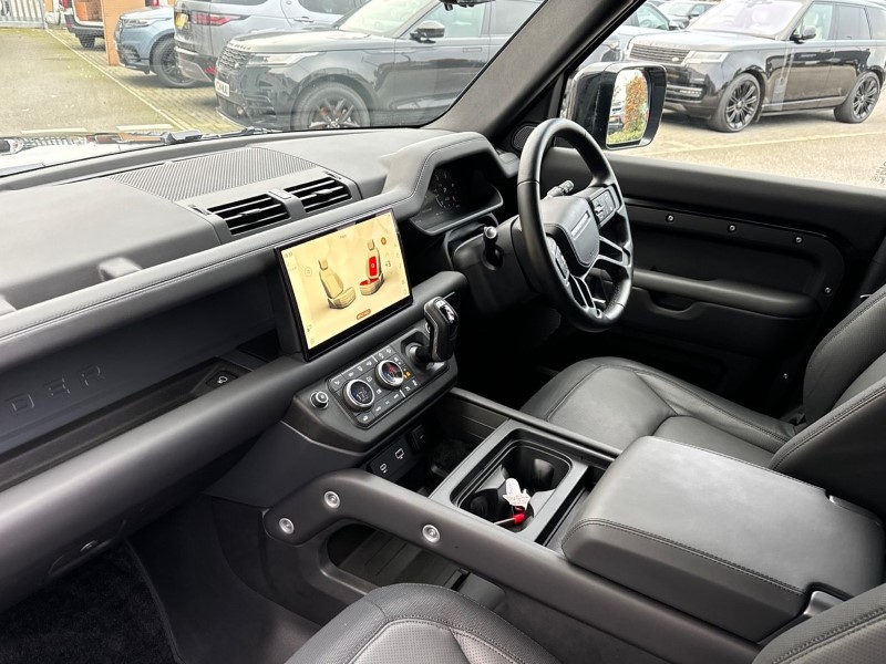 2024 (24) LAND ROVER DEFENDER 3.0 D300 X-Dynamic HSE 110 5dr Auto 3635343