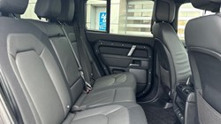 2024 (24) LAND ROVER DEFENDER 3.0 D300 X-Dynamic HSE 110 5dr Auto 3635341