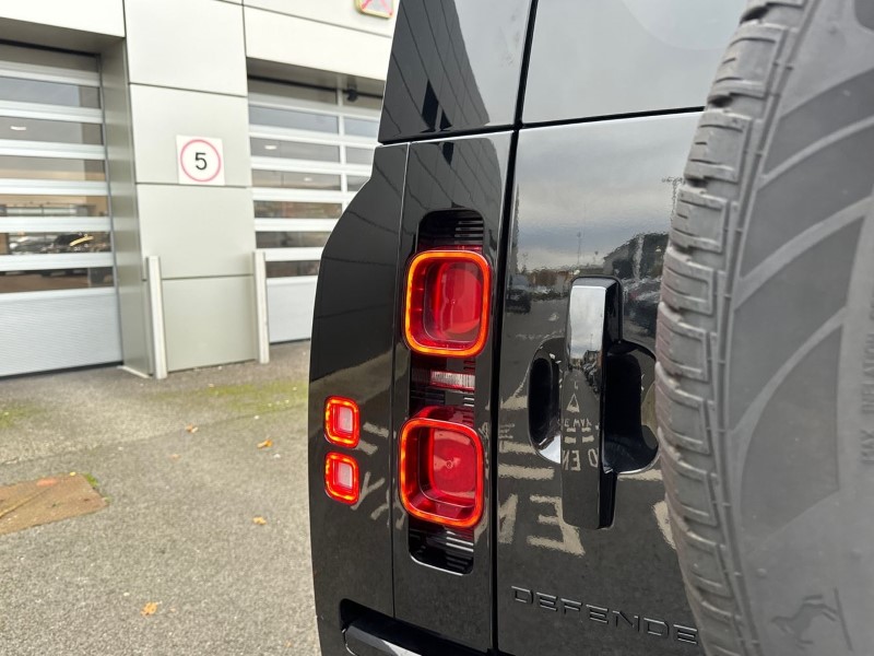 2024 (24) LAND ROVER DEFENDER 3.0 D300 X-Dynamic HSE 110 5dr Auto 3635400