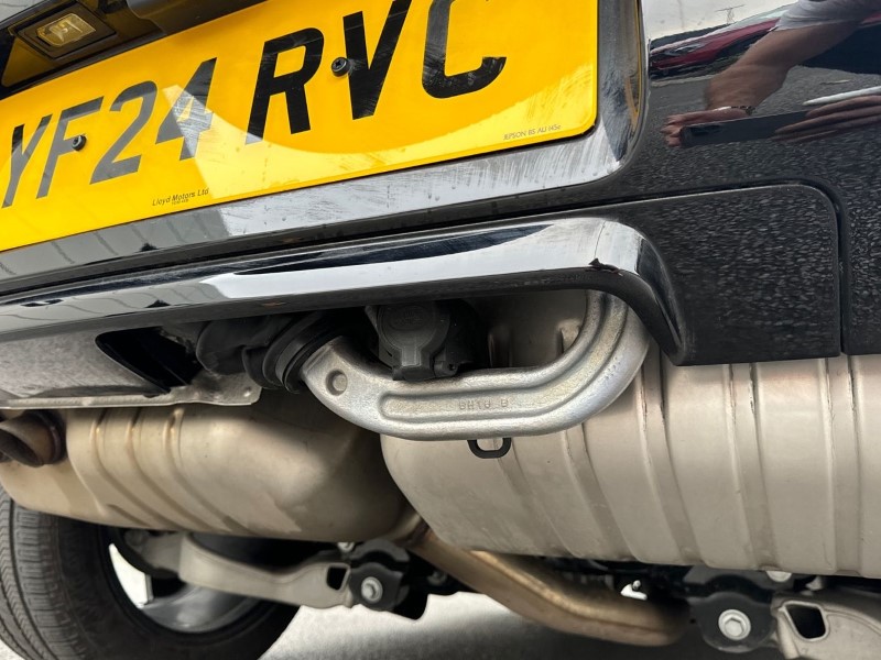 2024 (24) LAND ROVER DEFENDER 3.0 D300 X-Dynamic HSE 110 5dr Auto 3635368