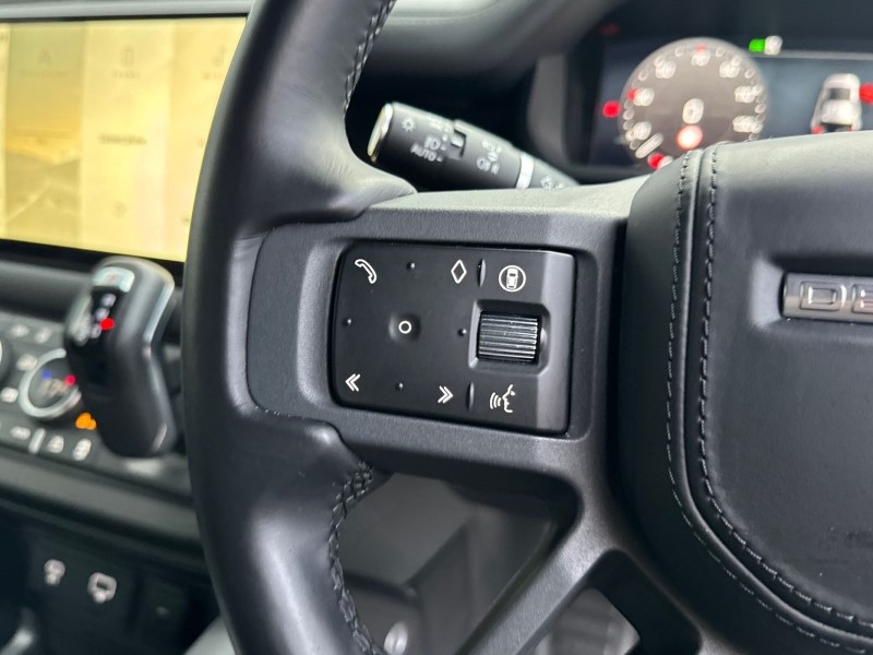 2024 (24) LAND ROVER DEFENDER 3.0 D300 X-Dynamic HSE 110 5dr Auto 3635327
