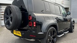 2024 (24) LAND ROVER DEFENDER 3.0 D300 X-Dynamic HSE 110 5dr Auto 3635401