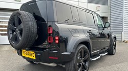 2024 (24) LAND ROVER DEFENDER 3.0 D300 X-Dynamic HSE 110 5dr Auto 3635356