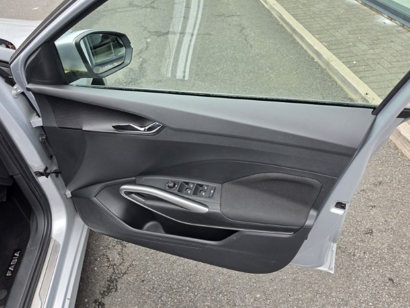 2022 (22) SKODA FABIA 1.0 TSI SE L 5dr 5296491