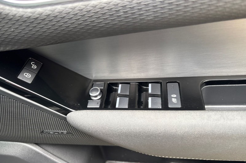 2020 (20) LAND ROVER RANGE ROVER VELAR 2.0 P250 R-Dynamic 5dr Auto 5153468