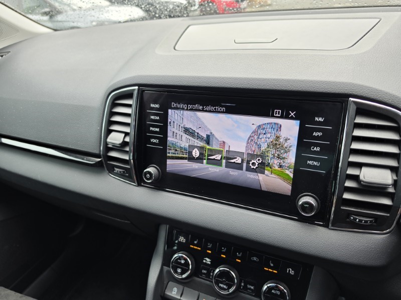 2022 (22) SKODA KAROQ 1.0 TSI SE L 5dr 5468813
